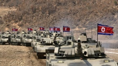 উত্তর কোরিয়ার নেতা নতুন যুদ্ধ ট্যাংক উন্মোচন করেছেন