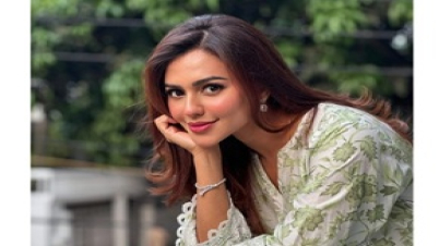বিমানবন্দর থেকে অভিনেত্রী নুসরাত ফারিয়া আটক