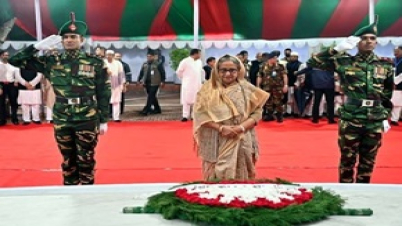 টুঙ্গিপাড়ায় বঙ্গবন্ধুর সমাধিতে প্রধানমন্ত্রীর শ্রদ্ধা নিবেদন