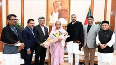 জাতীয় সংসদের নবনিযুক্ত হুইপদের প্রধানমন্ত্রীর সঙ্গে সাক্ষাৎ জাতীয় সংসদের নবনিযুক্ত হুইপদের প্রধানমন্ত্রীর সঙ্গে সাক্ষাৎ