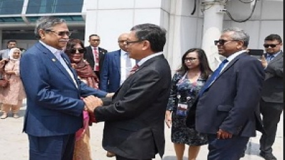 ইন্দোনেশিয়া থেকে সিঙ্গাপুরে পৌঁছেছেন রাষ্ট্রপতি