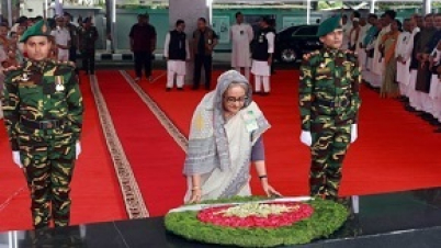 ঐতিহাসিক ছয় দফা দিবসে বঙ্গবন্ধুর প্রতিকৃতিতে শ্রদ্ধা নিবেদন