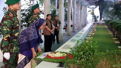 রাসেল ও পরিবারের অন্যান্য শহীদদের প্রতি শ্রদ্ধা প্রধানমন্ত্রীর