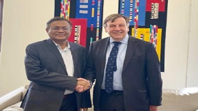 যুক্তরাজ্যের গণমাধ্যম বিষয়ক মন্ত্রী স্যার জন হুইটিংডেলের সঙ্গে
