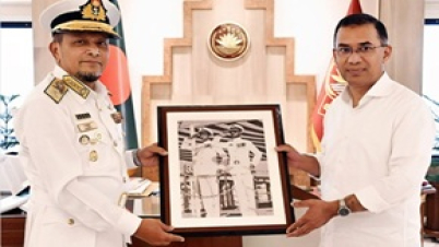 প্রধানমন্ত্রীর সঙ্গে নৌবাহিনী প্রধানের সৌজন্য সাক্ষাৎ প্রধানমন্ত্রীর সঙ্গে নৌবাহিনী প্রধানের সৌজন্য সাক্ষাৎ