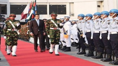 কাতারের আমীরকে লাল গালিচা অভ্যর্থনা দেয়া হয় ঢাকা বিমানবন্দরে