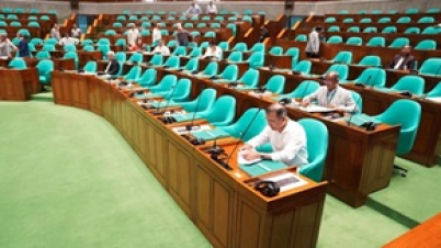 নির্ধারিত সময়ের আগেই সংসদ অধিবেশনে প্রবেশ করেন প্রধানমন্ত্রী নির্ধারিত সময়ের আগেই সংসদ অধিবেশনে প্রবেশ করেন প্রধানমন্ত্রী