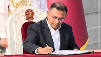 প্রধানমন্ত্রীর শপথ নিলেন তারেক রহমান প্রধানমন্ত্রীর শপথ নিলেন তারেক রহমান