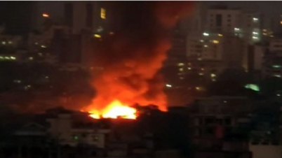 রাজধানীর কড়াইল বস্তিতে আগুন রাজধানীর কড়াইল বস্তিতে আগুন