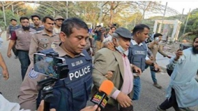 ধানমণ্ডি ৩২ থেকে ঢাবি শিক্ষকসহ আটক ২