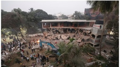 ধানমন্ডি ৩২ নম্বরে ফুল দিতে গিয়ে ৪ জন গ্রেপ্তার