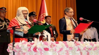 ওবায়দুল হাসানকে দেশের ২৪তম প্রধান বিচারপতি হিসেবে শপথবাক্য পাঠ