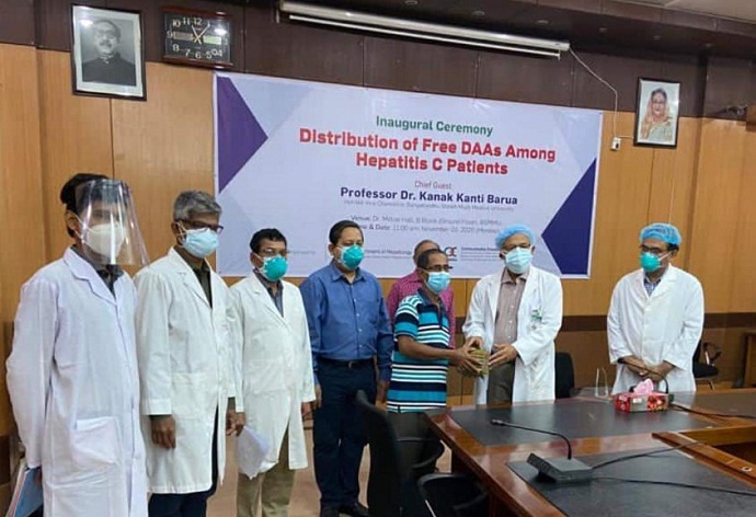 বঙ্গবন্ধু শেখ মুজিব মেডিক্যাল বিশ্ববিদ্যালয়ের লিভার ডিপার্টমেন্ট এবং স্বাস্থ্য অধিদপ্তরের রোগ নিয়ন্ত্রণ শাখার উদ্যোগে দেশের হেপাটাইটিস-সি ভাইরাসে আক্রান্ত রোগীদের বিনামূল্যে ওষুধ প্রদানের কার্যক্রম আবার শুরু হয়েছে। বঙ্গবন্ধু শেখ মুজিব মেডিক্যাল বিশ্ববিদ্যালয়ের লিভার ডিপার্টমেন্ট এবং স্বাস্থ্য অধিদপ্তরের রোগ নিয়ন্ত্রণ শাখার উদ্যোগে দেশের হেপাটাইটিস-সি ভাইরাসে আক্রান্ত রোগীদের বিনামূল্যে ওষুধ প্রদানের কার্যক্রম আবার শুরু হয়েছে।